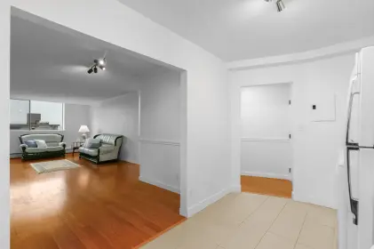 401 1390 Duchess Avenue, West Vancouver, BC, West vancouver — Apartment/Condo for sale