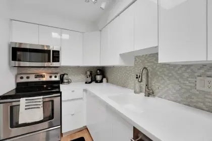 406 1157 Nelson Street, Vancouver, BC, Vancouver — Apartment/Condo for sale
