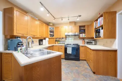570 W 64th Avenue, Vancouver, BC, Vancouver — Single Family Residence for sale