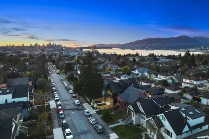 1 2553 Triumph Street, Vancouver, BC, Vancouver — Half Duplex for sale