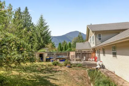 81 Monroe Road, Gibsons, BC, Gibsons — Single Family Residence for sale