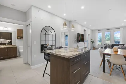 304 1468 St. Andrews Avenue, North Vancouver, BC, North vancouver — Apartment/Condo for sale