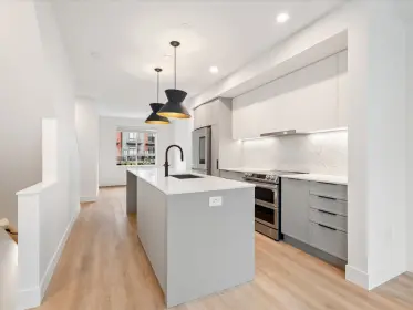 38062 Helm Way, Squamish, BC, Squamish — Townhouse for sale