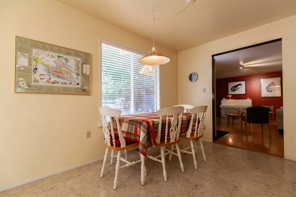 Breakfast Nook Photo of 552 Club Crescent, Mayne Island, BC