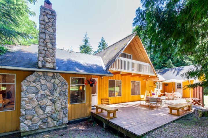 Exterior Front Photo of 552 Club Crescent, Mayne Island, BC