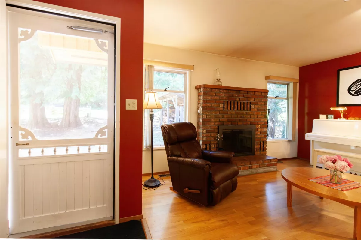 Family Room Photo of 552 Club Crescent, Mayne Island, BC