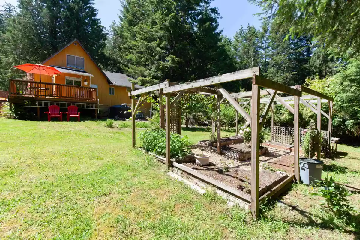 Garden / Landscaping Photo of 552 Club Crescent, Mayne Island, BC