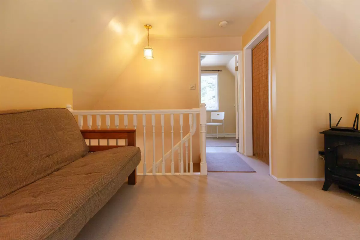 Guest Bathroom Photo of 552 Club Crescent, Mayne Island, BC