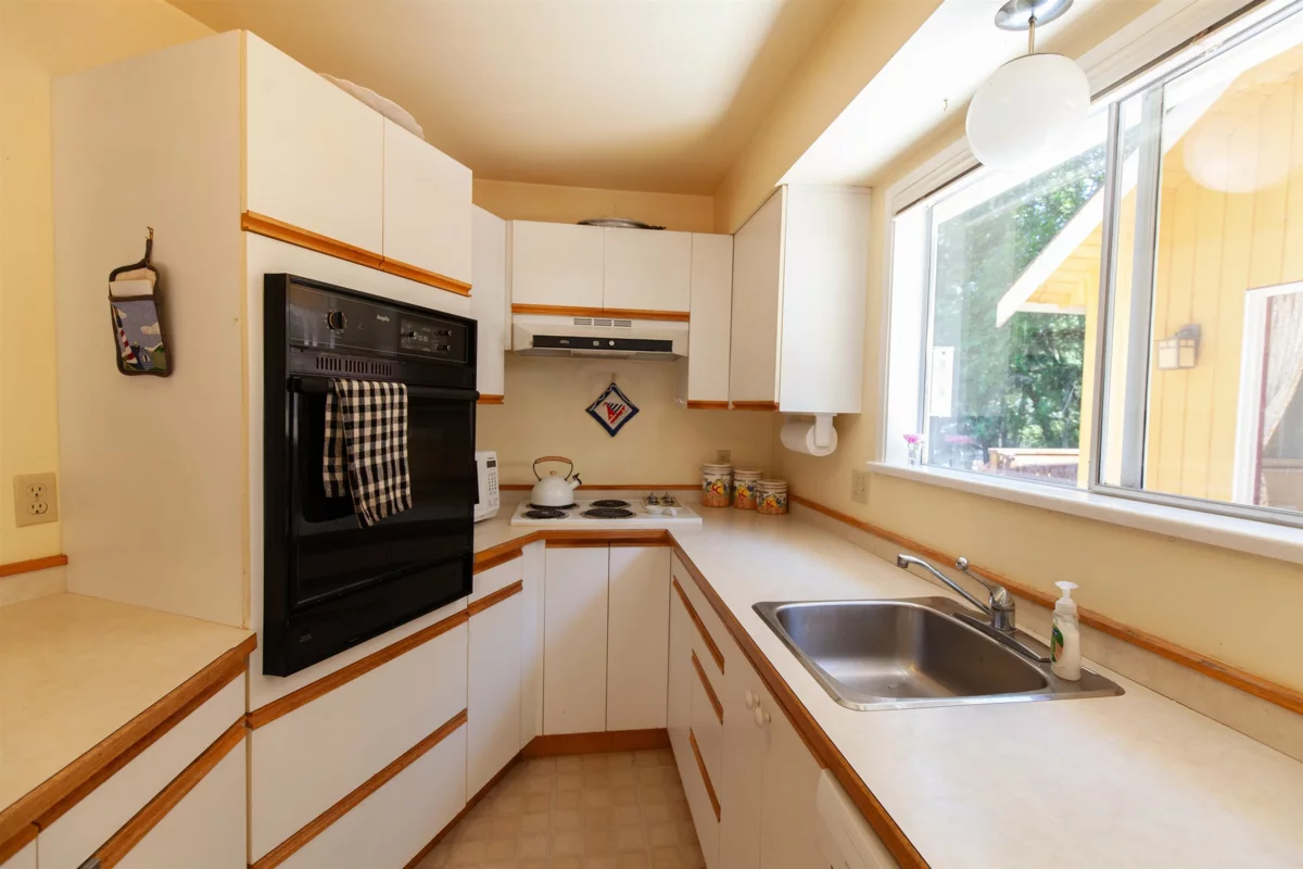 Primary Bathroom Photo of 552 Club Crescent, Mayne Island, BC