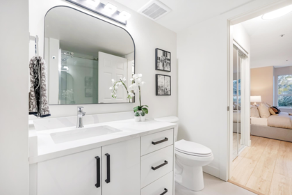 Powder Room Photo of 201 13870 70 Avenue, Surrey, BC