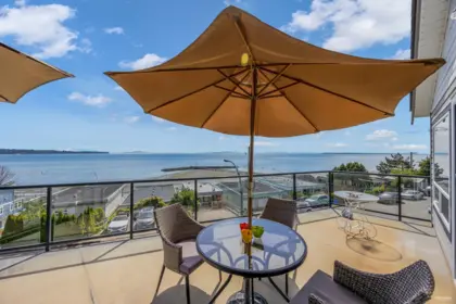 15187 Victoria Avenue, White Rock, BC, White rock — Single Family Residence for sale