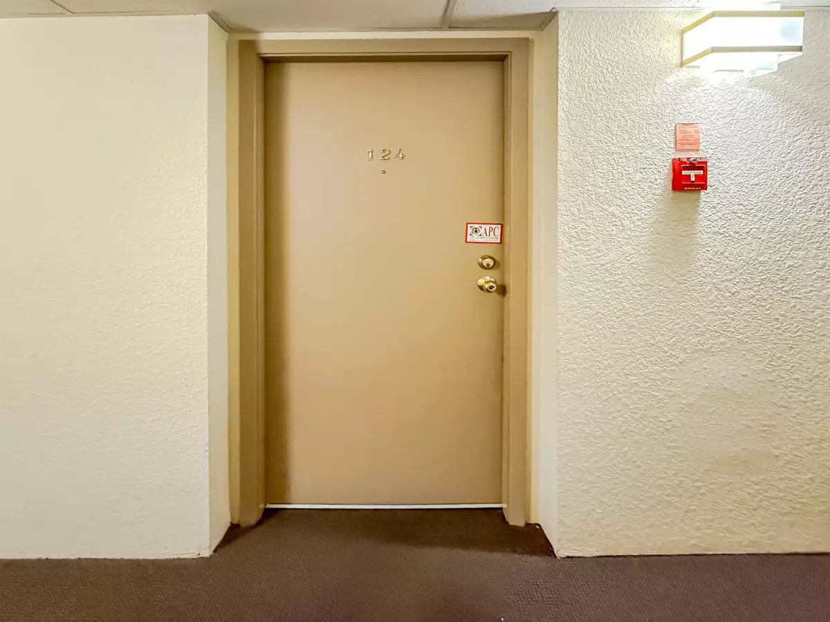 Entry Foyer Photo of 124 9101 Horne Street, Burnaby, BC