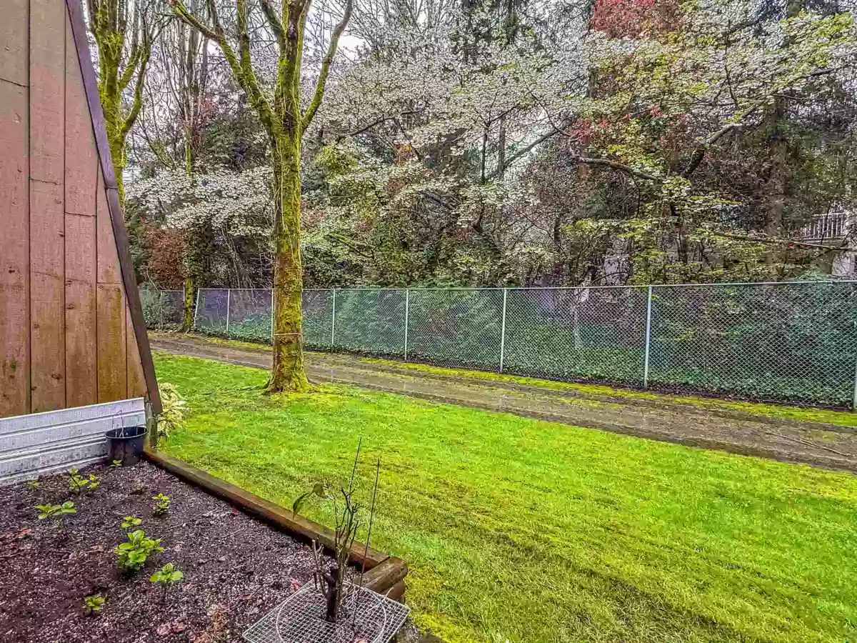 Kitchen Island Photo of 124 9101 Horne Street, Burnaby, BC