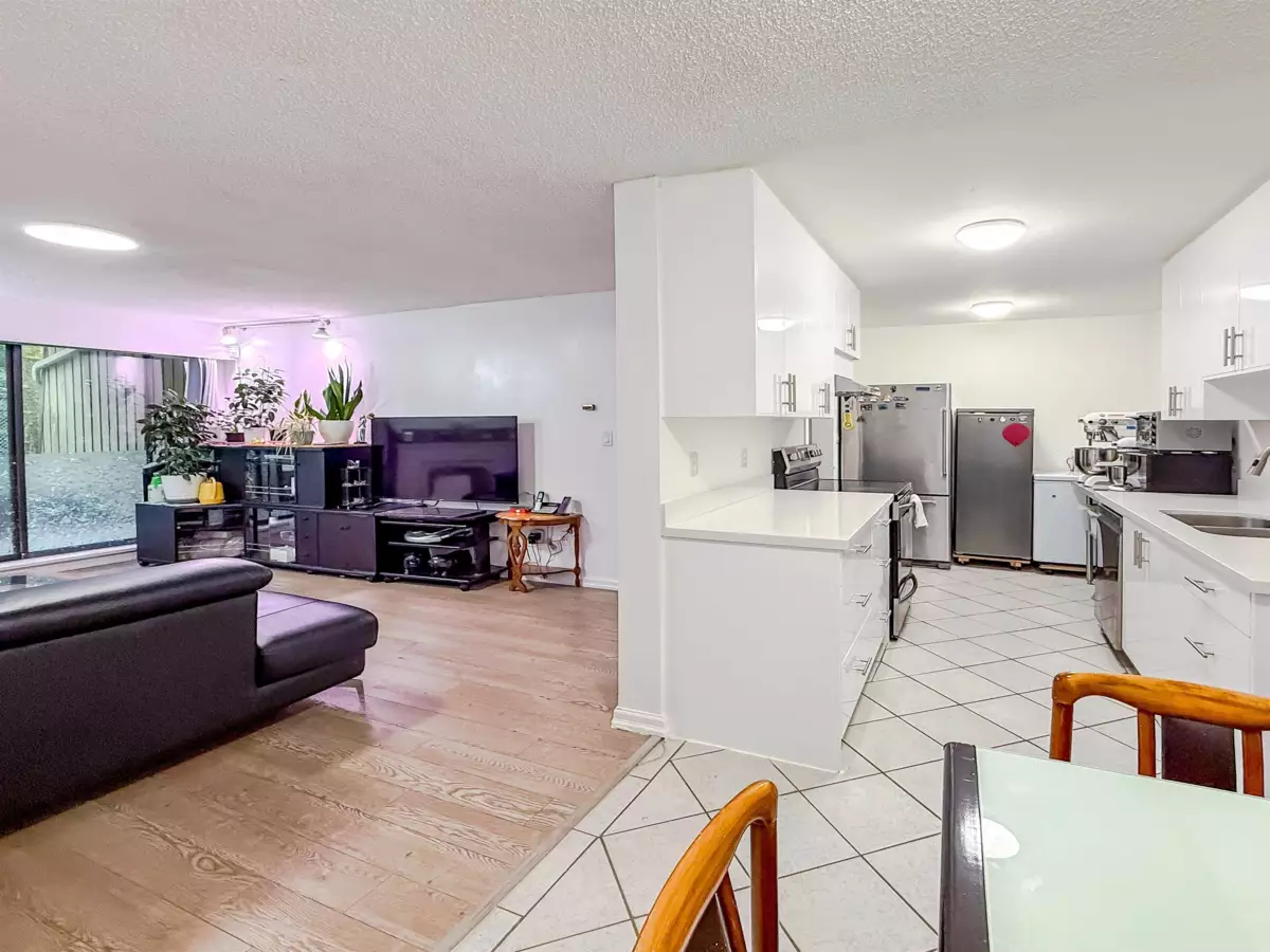 Primary Bathroom Photo of 124 9101 Horne Street, Burnaby, BC