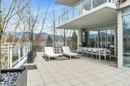 Kitchen Island Photo of 101 1139 W Cordova Street, Vancouver, BC