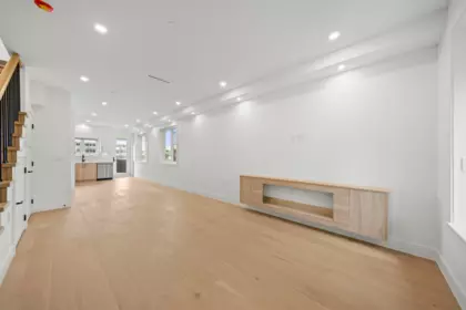 2996 E 8th Avenue, Vancouver, BC, Vancouver — Half Duplex for sale