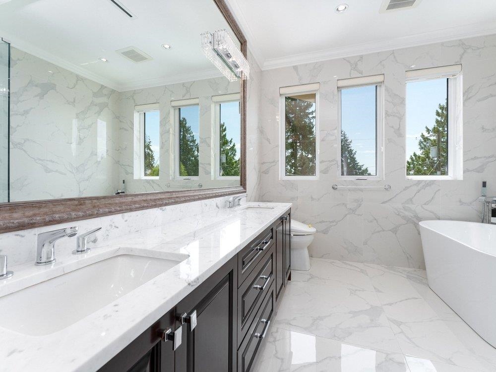 Powder Room Photo of 1260 Kings Avenue, West Vancouver, BC