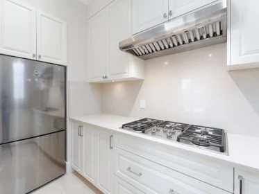 Kitchen Island Photo of 1260 Kings Avenue, West Vancouver, BC