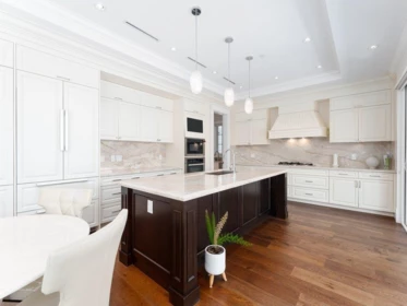 Kitchen Photo of 1260 Kings Avenue, West Vancouver, BC