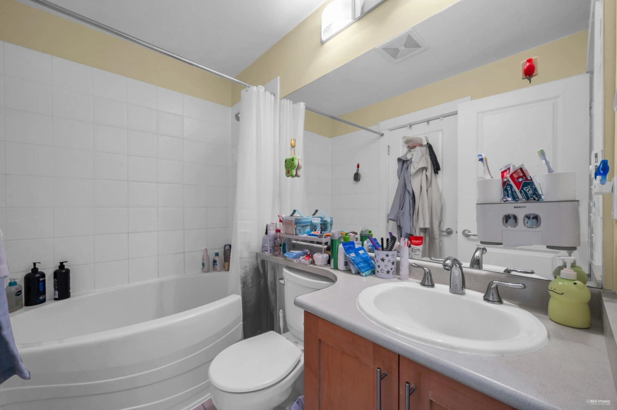 Guest Bathroom Photo of 307 2083 W 33 Avenue, Vancouver, BC