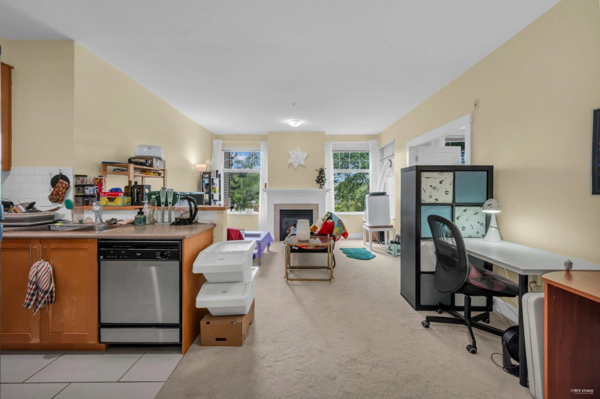 Living Room Photo of 307 2083 W 33 Avenue, Vancouver, BC