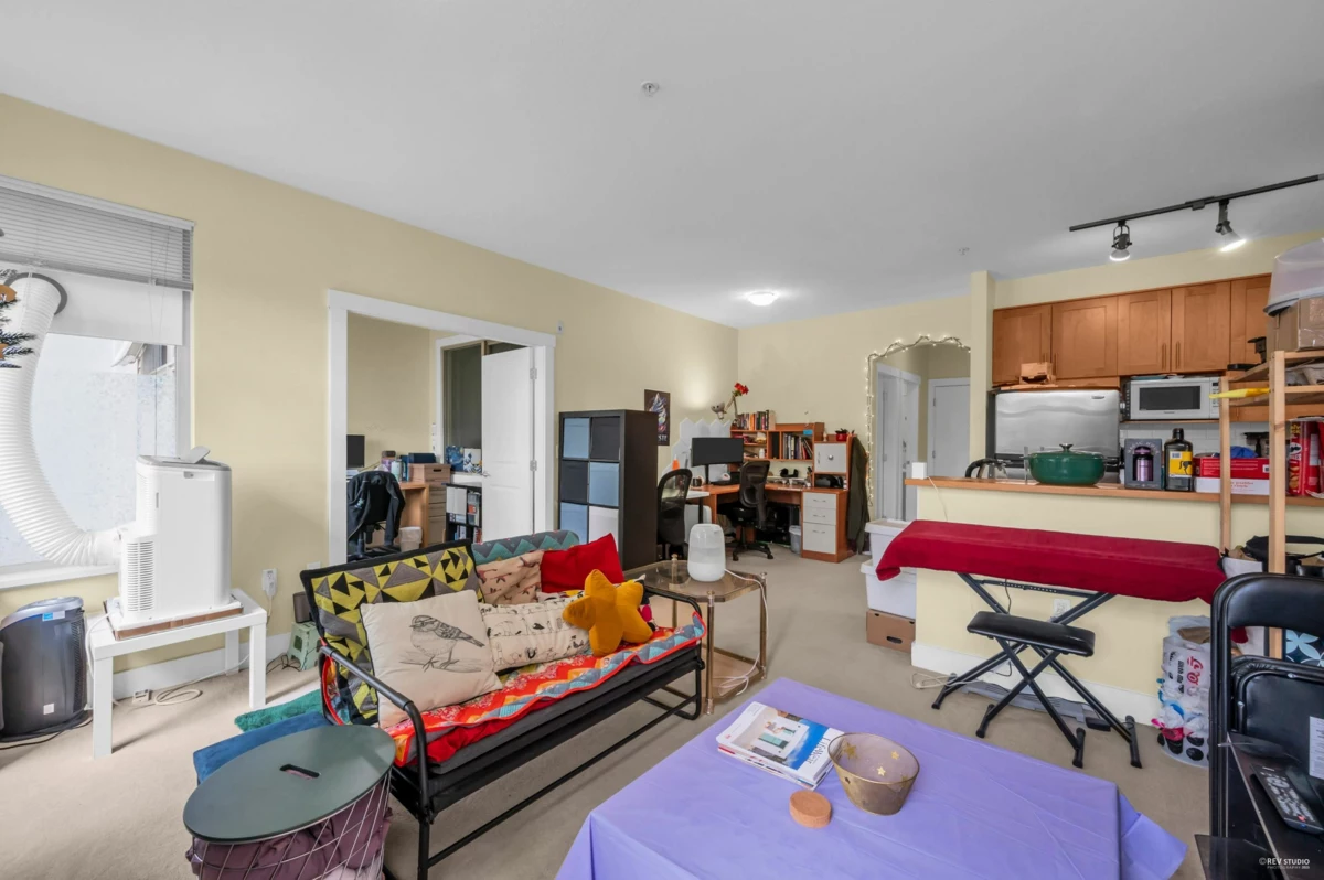 Walk-In Closet Photo of 307 2083 W 33 Avenue, Vancouver, BC