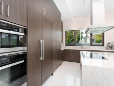 Kitchen Island Photo of 3011 W 27th Avenue, Vancouver, BC