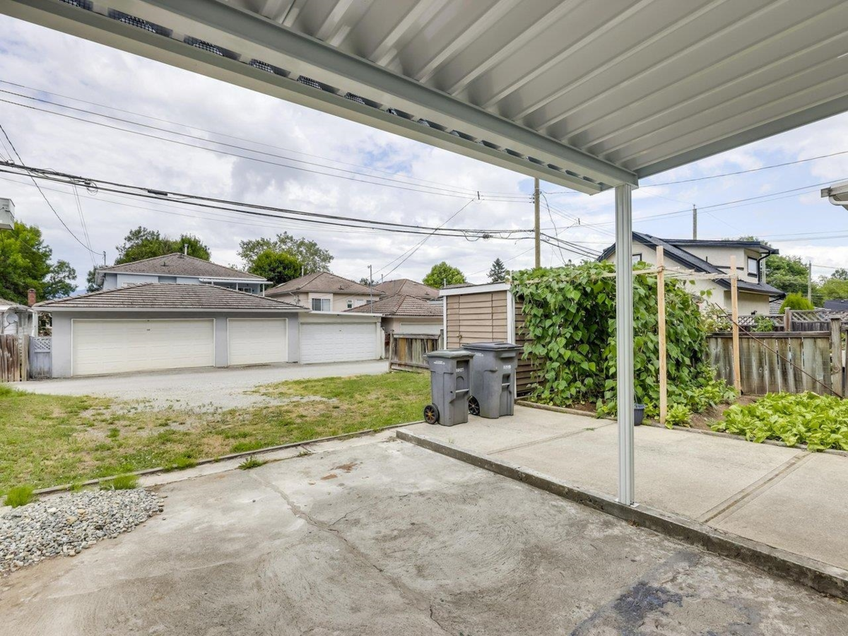 Entry Foyer Photo of 2241 E 43rd Avenue, Vancouver, BC