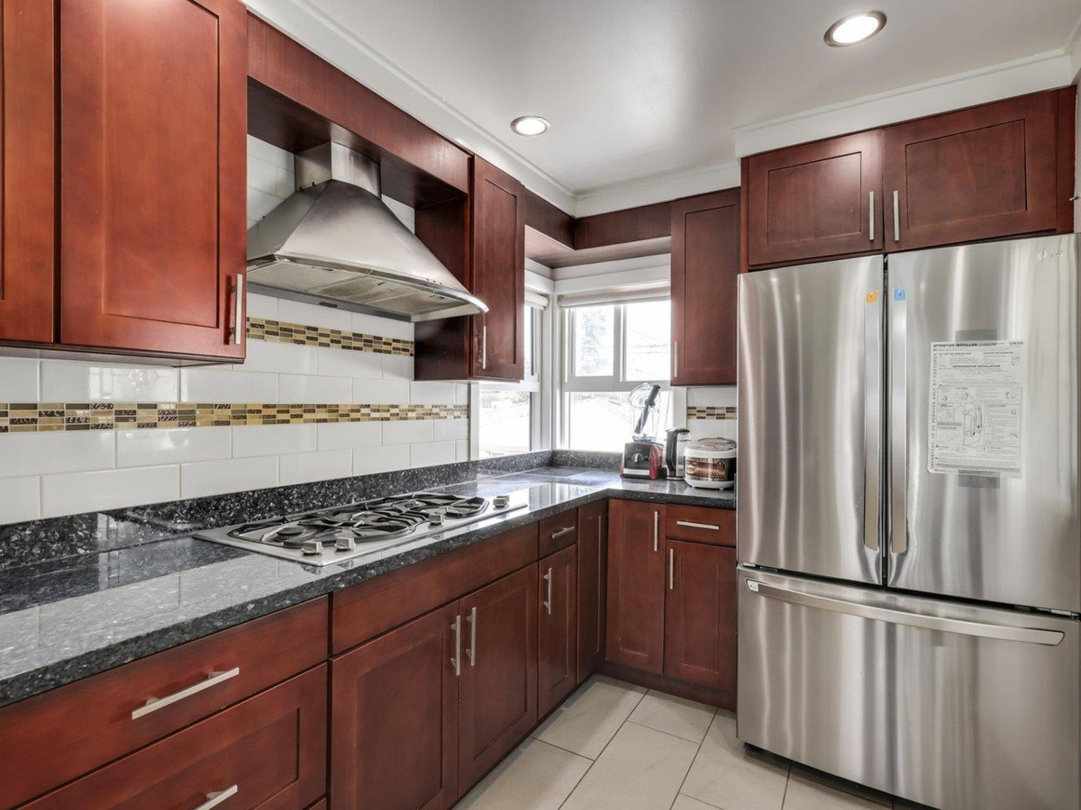 Kitchen Island Photo of 2241 E 43rd Avenue, Vancouver, BC