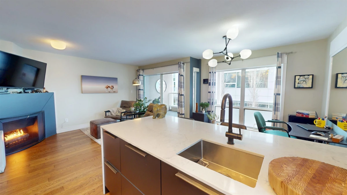 Kitchen Island Photo of 403 985 W 10th Avenue, Vancouver, BC