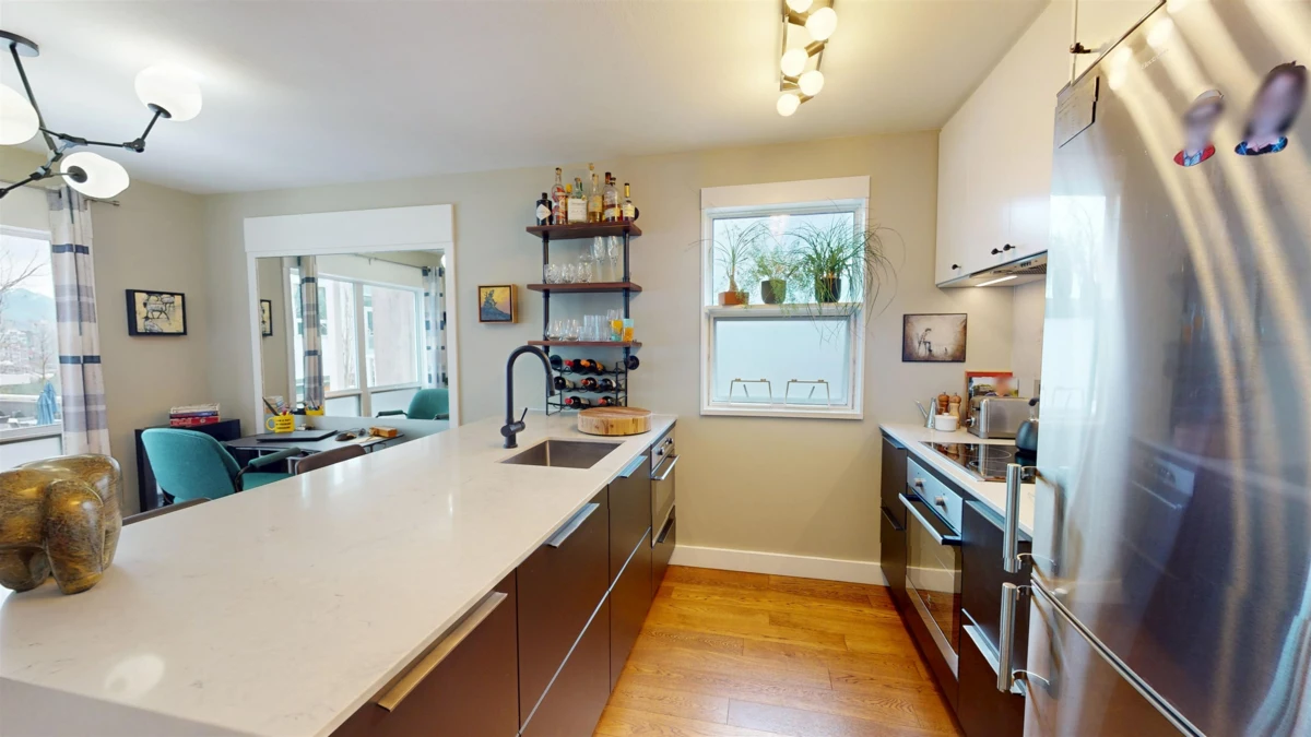 Kitchen Photo of 403 985 W 10th Avenue, Vancouver, BC