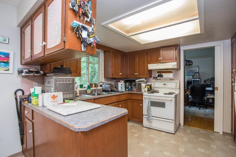 Walk-In Closet Photo of 18278 21a Avenue, Surrey, BC