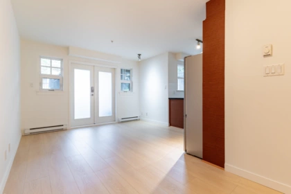 102 930 W 16th Avenue, Vancouver, BC, Vancouver — Apartment/Condo for sale