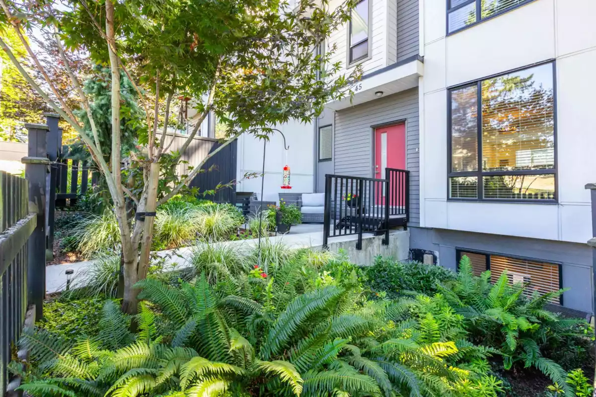 Family Room Photo of 45 16433 19 Avenue, Surrey, BC