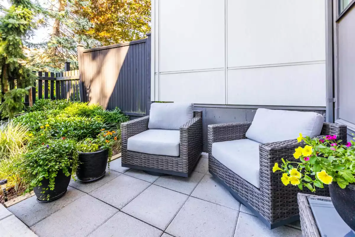 Kitchen Island Photo of 45 16433 19 Avenue, Surrey, BC