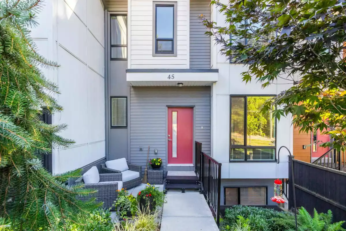 Living Room Photo of 45 16433 19 Avenue, Surrey, BC