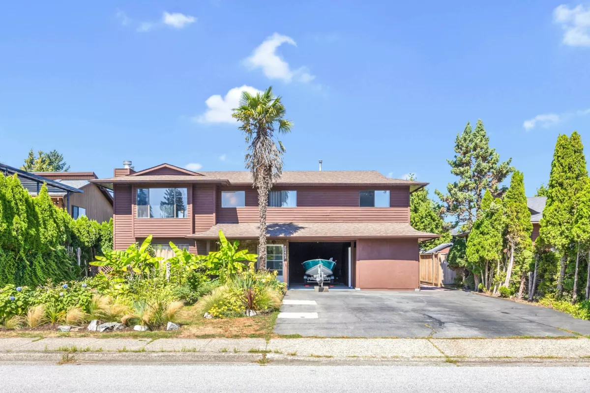 Exterior Front Photo of 20463 Thorne Avenue, Maple Ridge, BC