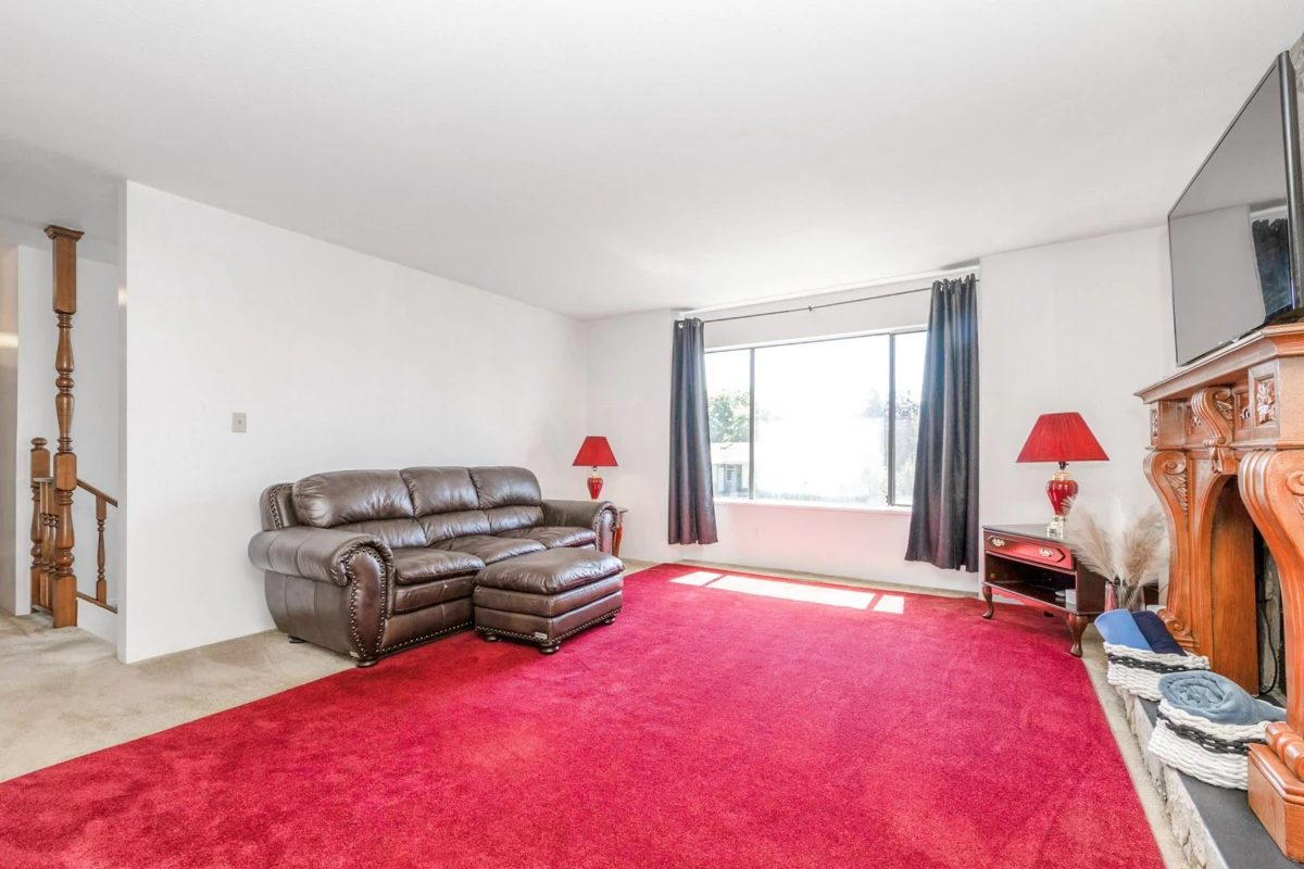 Family Room Photo of 20463 Thorne Avenue, Maple Ridge, BC