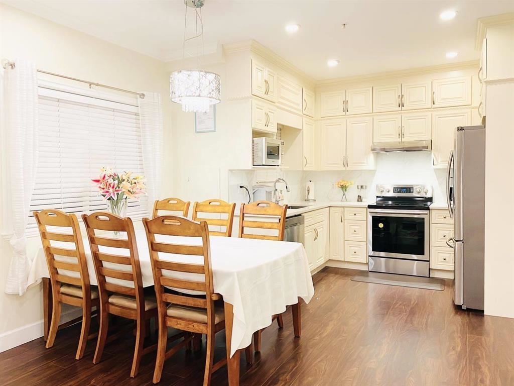 Breakfast Nook Photo of 6451 Beatrice Street, Vancouver, BC