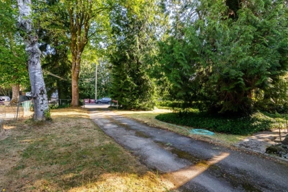 Front Yard Photo of 19850 54 Avenue, Langley, BC