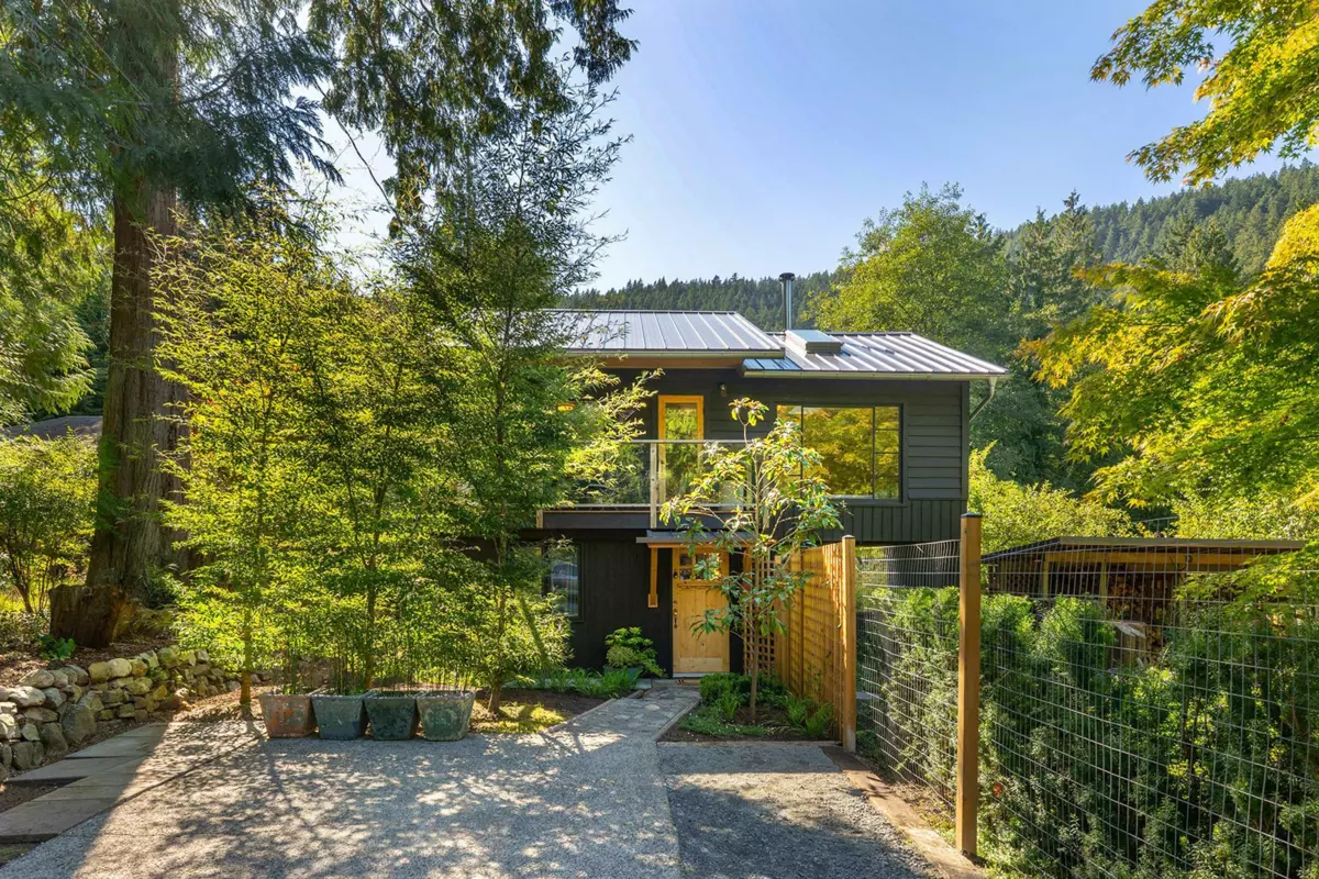 Living Room Photo of 1312 Oceanview Road, Bowen Island, BC