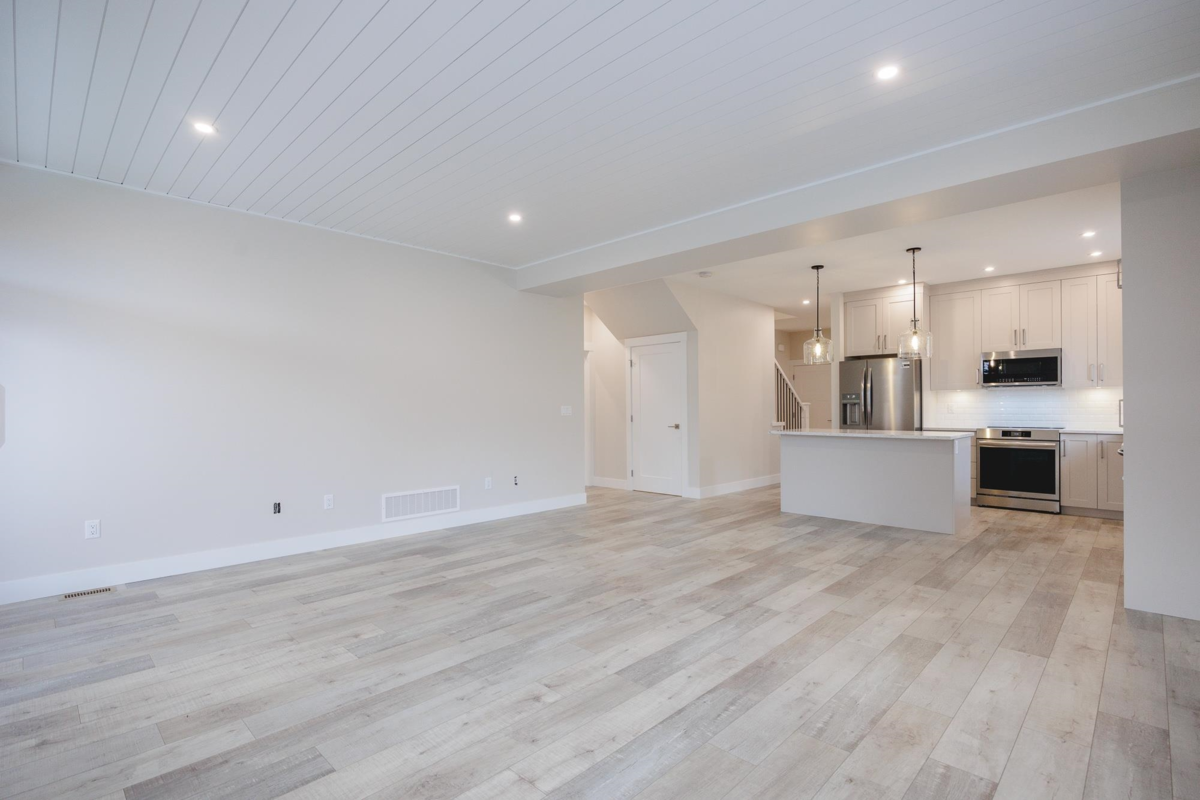 Family Room Photo of 102 6211 Chilliwack River Road, Chilliwack, BC