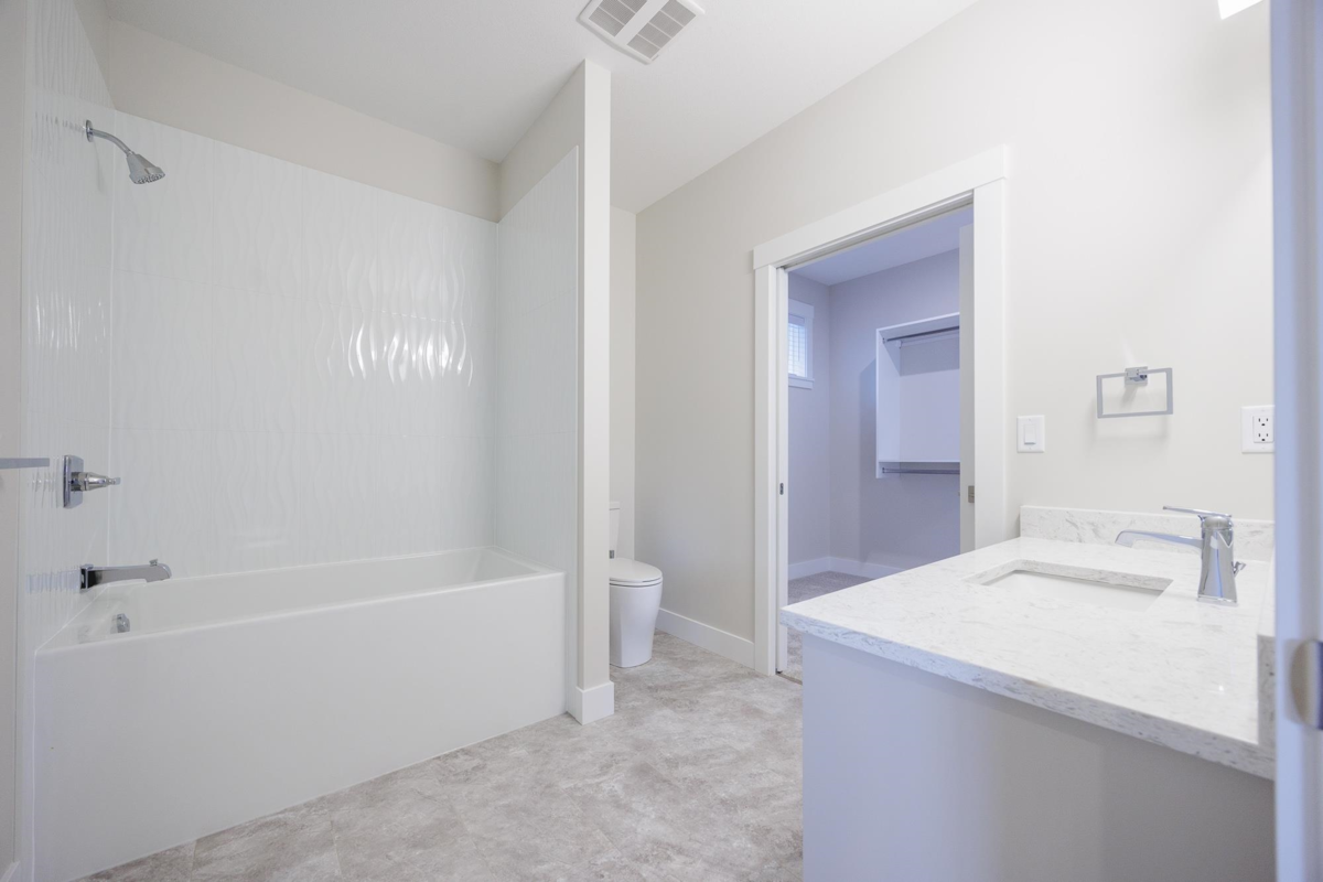 Walk-In Closet Photo of 102 6211 Chilliwack River Road, Chilliwack, BC