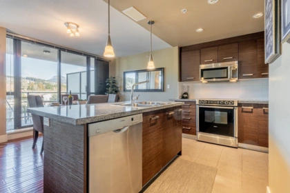 801 2959 Glen Drive, Coquitlam, BC, North Coquitlam — 2 bed apartment/condo for sale