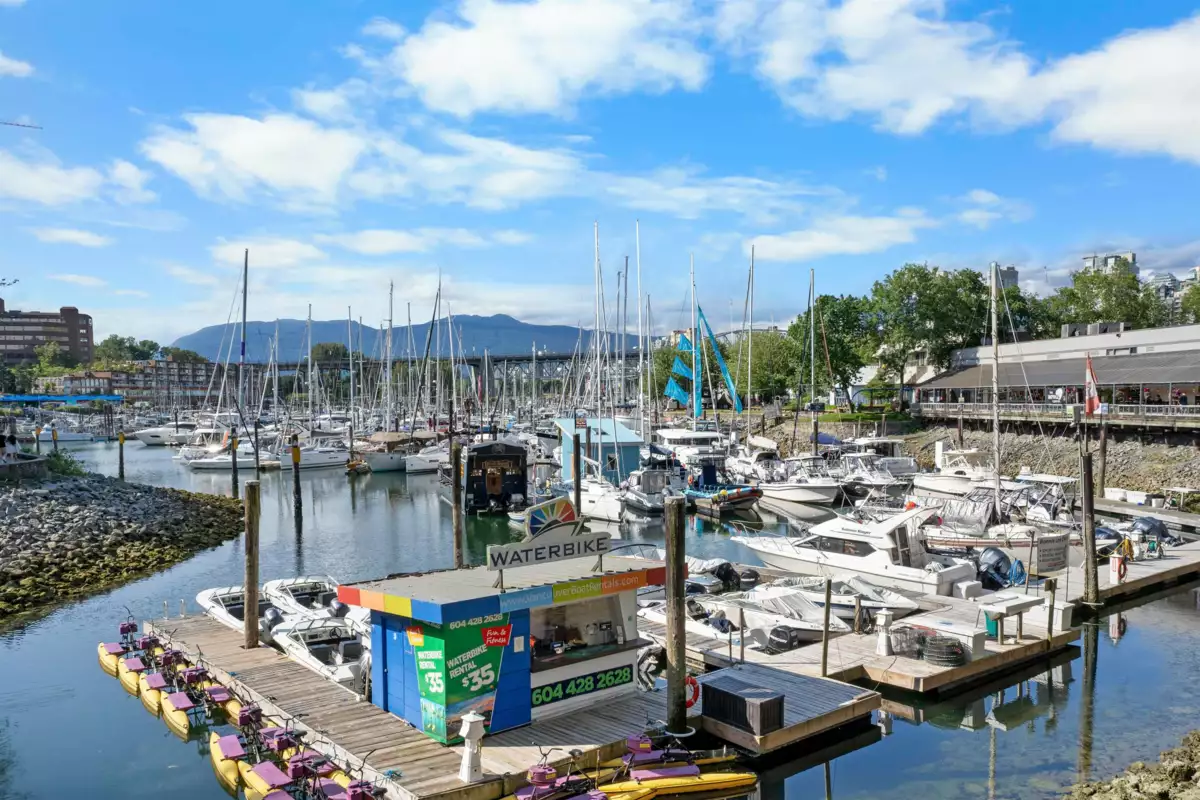 Backyard Photo of 101 2121 W 6th Avenue, Vancouver, BC