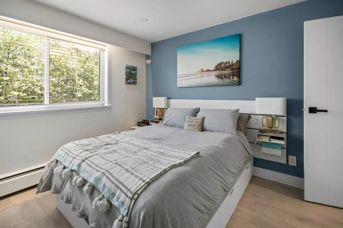 Entry Foyer Photo of 101 2121 W 6th Avenue, Vancouver, BC