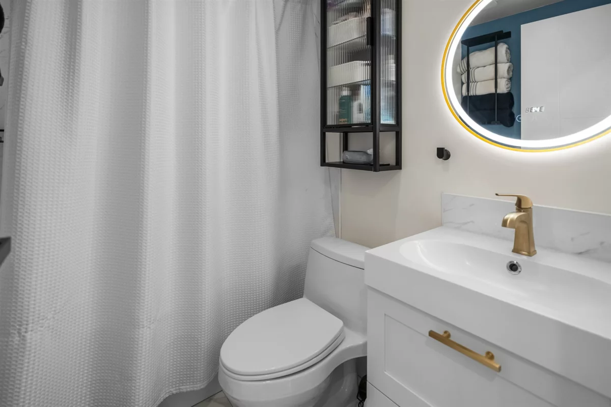 Hallway Photo of 101 2121 W 6th Avenue, Vancouver, BC