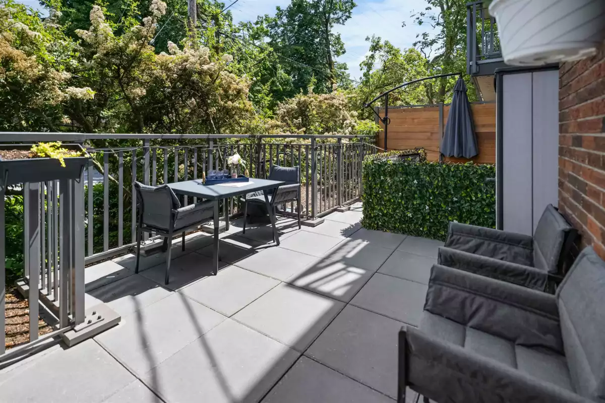 Kitchen Island Photo of 101 2121 W 6th Avenue, Vancouver, BC