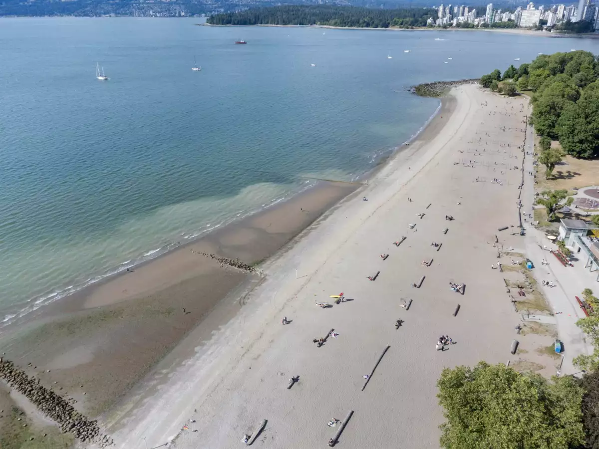 Swimming Pool Photo of 101 2121 W 6th Avenue, Vancouver, BC