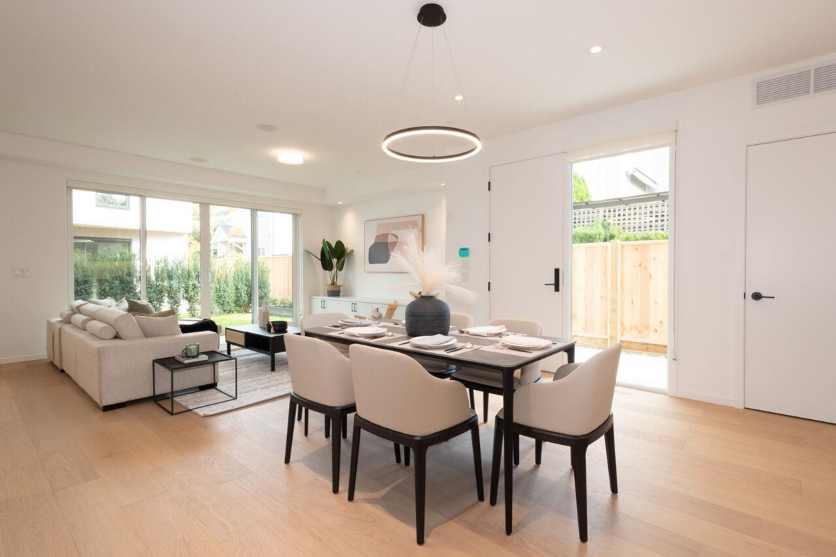 Breakfast Nook Photo of 122 E 17th Avenue, Vancouver, BC